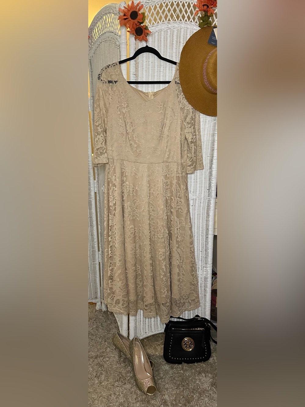 Elegant Lace Midi Dress in Gold